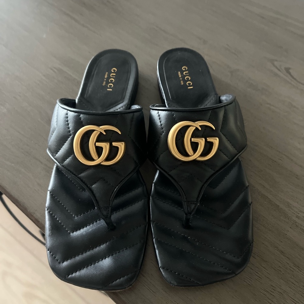 WORN ONCE: Gucci Black Leather Slide Sandals